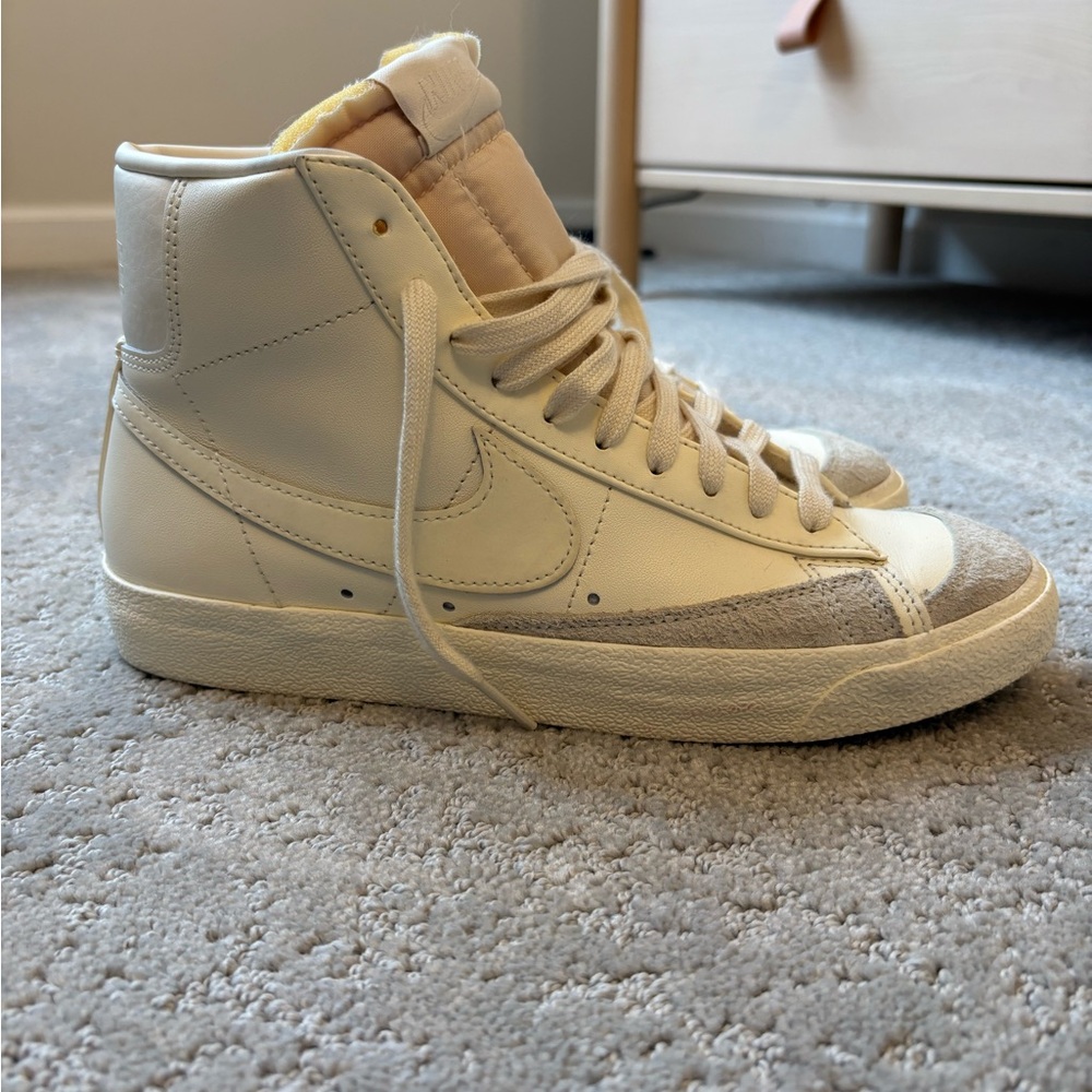 Nike Blazer Mid 77 Coconut Milk Size 8.5